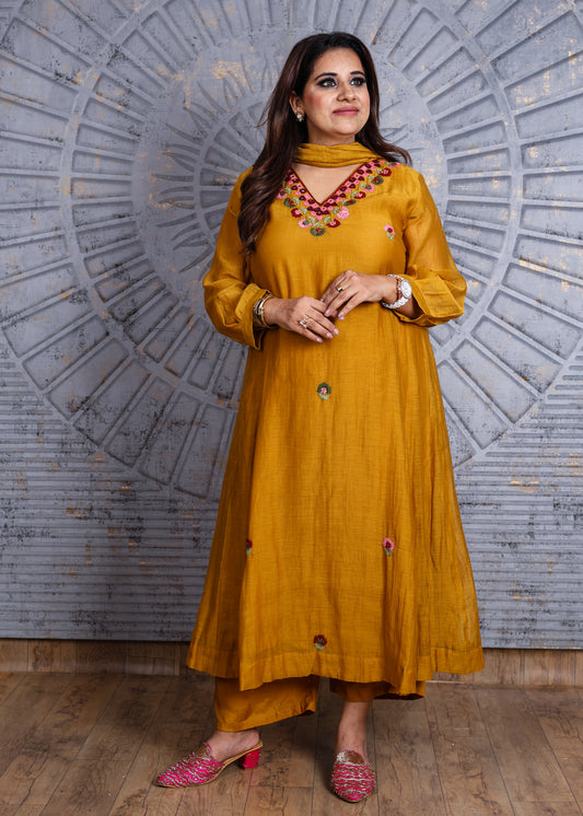 Naqsh Flora Charm – Embroidered Co-ord Set